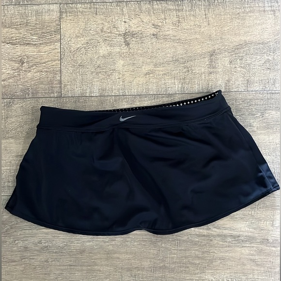 Nike Black and White Patterned Skirt - Picture 1 of 7